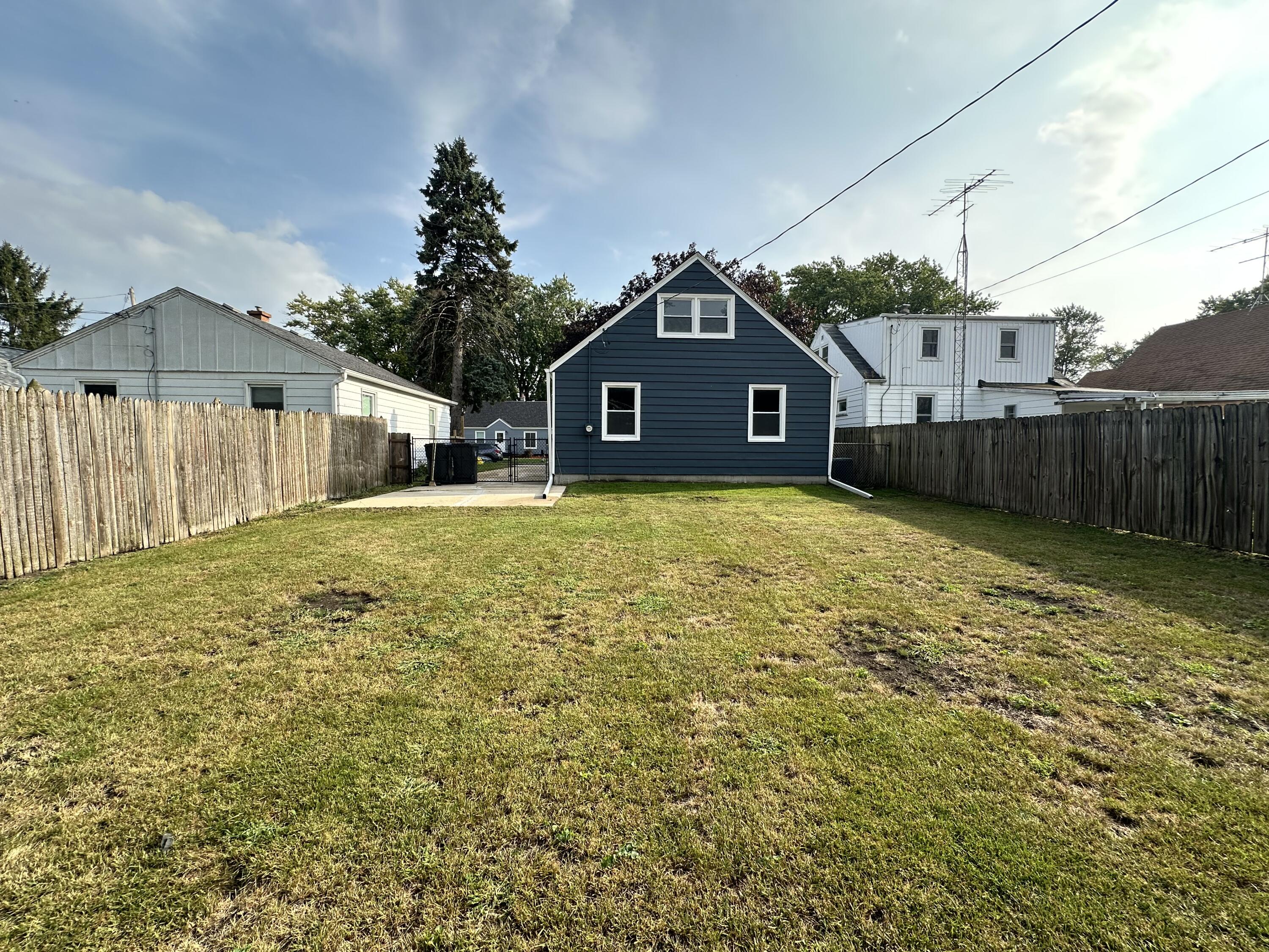 Mount Pleasant, Wisconsin 53403, United States, 4 Bedrooms Bedrooms, ,2 BathroomsBathrooms,Residential,Pending,203580