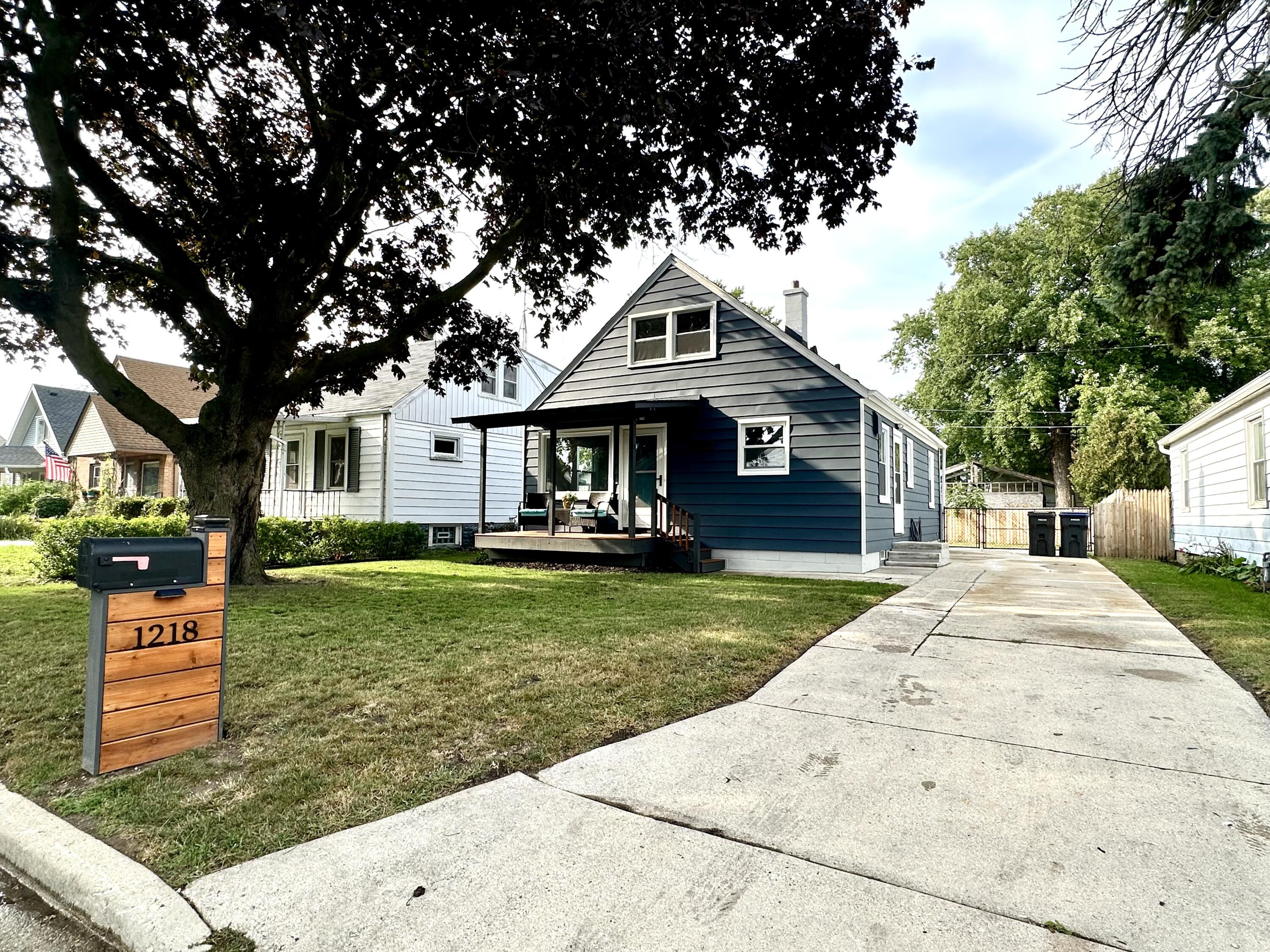 Mount Pleasant, Wisconsin 53403, United States, 4 Bedrooms Bedrooms, ,2 BathroomsBathrooms,Residential,Pending,203580