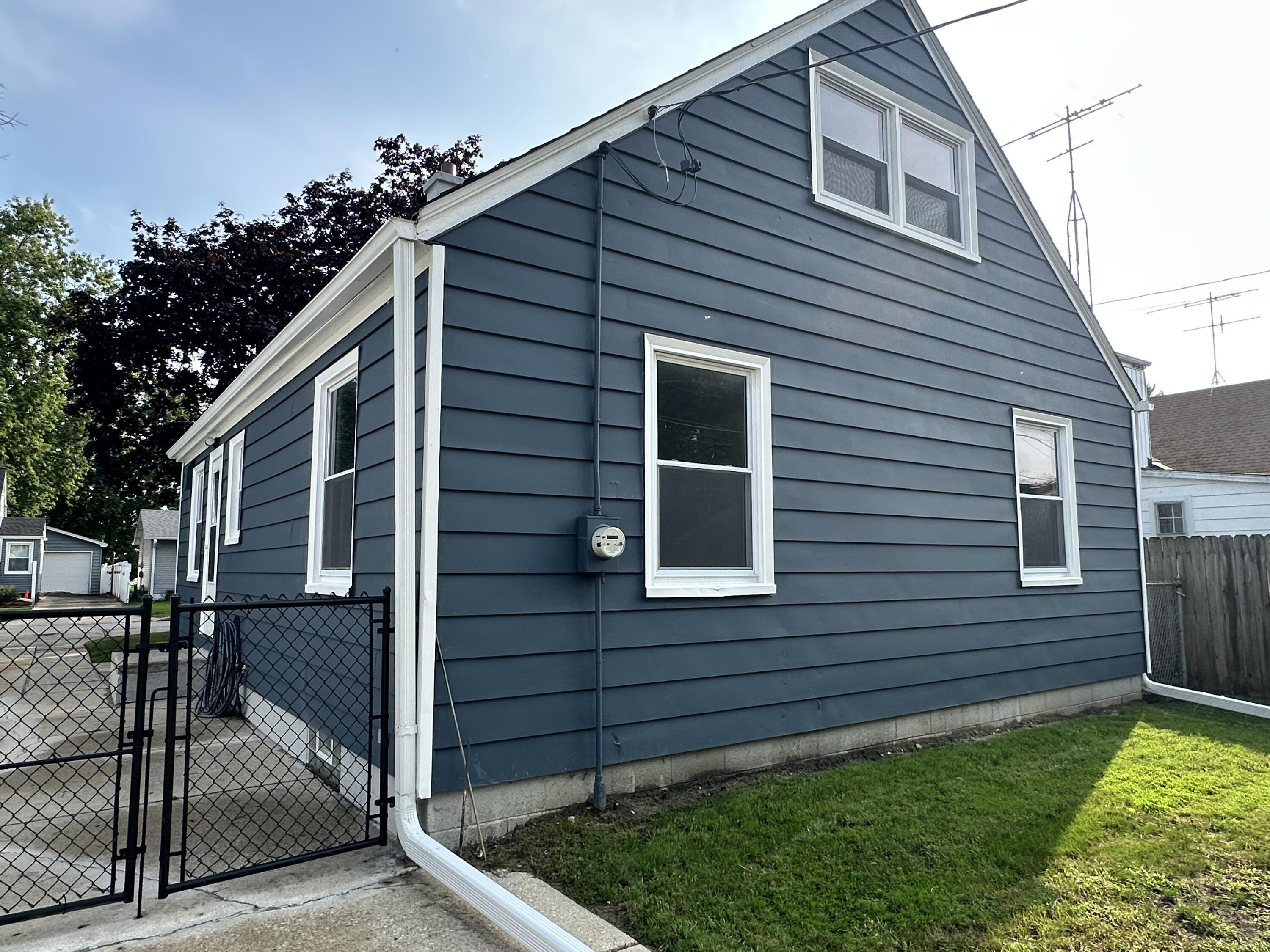 Mount Pleasant, Wisconsin 53403, United States, 4 Bedrooms Bedrooms, ,2 BathroomsBathrooms,Residential,Pending,203580