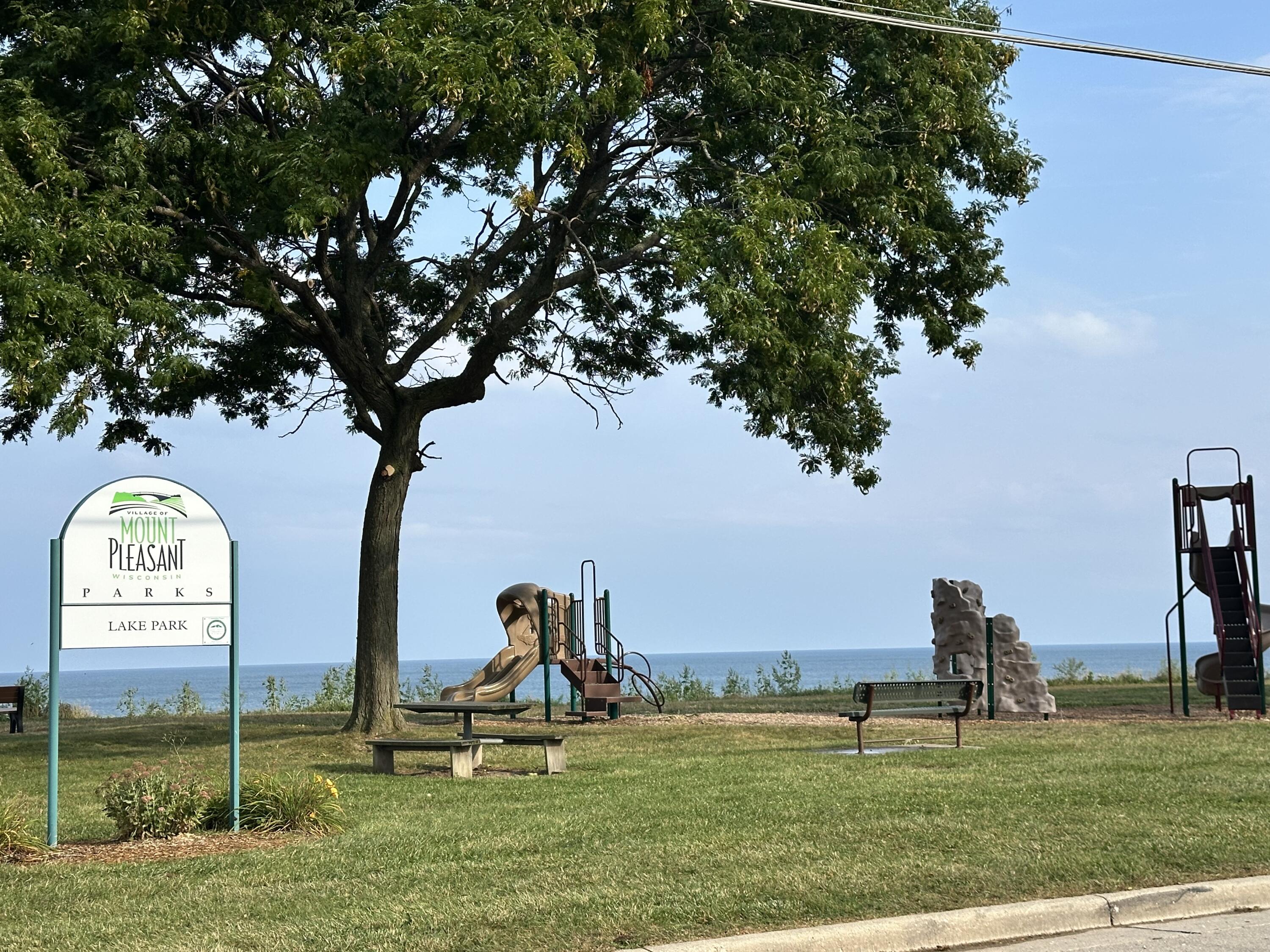 Mount Pleasant, Wisconsin 53403, United States, 4 Bedrooms Bedrooms, ,2 BathroomsBathrooms,Residential,Pending,203580