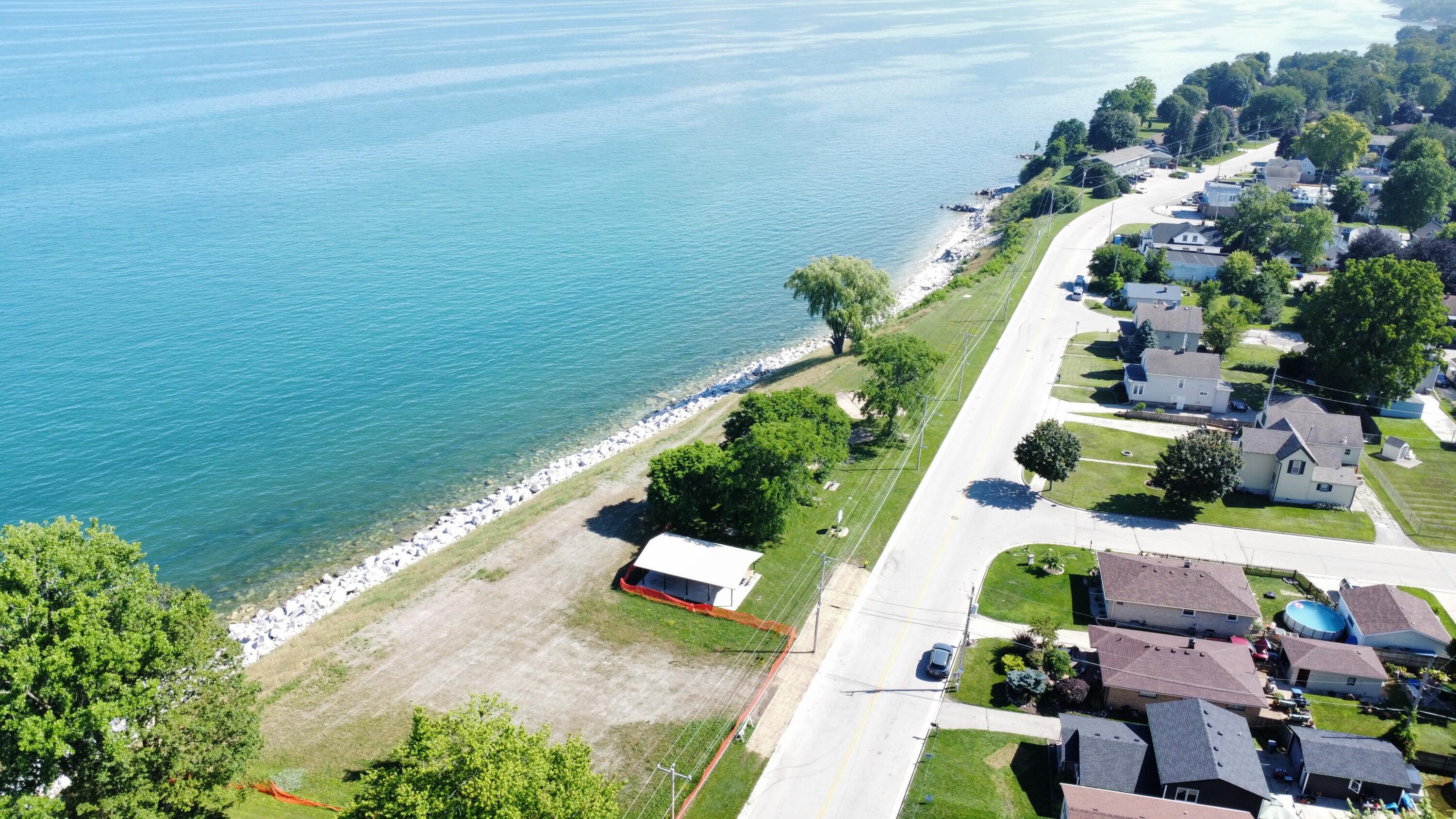 Mount Pleasant, Wisconsin 53403, United States, 4 Bedrooms Bedrooms, ,2 BathroomsBathrooms,Residential,Pending,203580