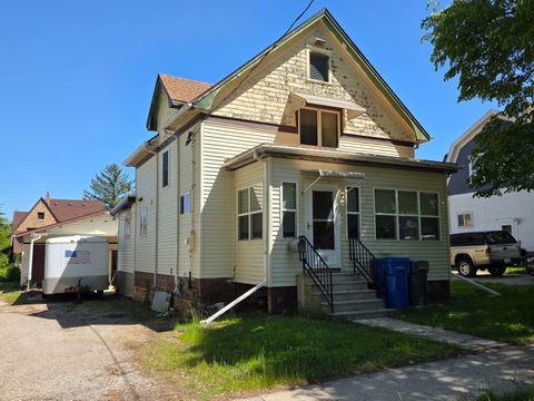Photo of 305 N Montgomery St, Watertown, WI 53094 (MLS # 1963406)
