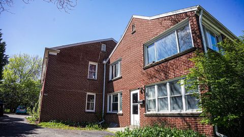 Photo of 825 Glenview Ave, Wauwatosa, WI 53213 (MLS # 1959803)