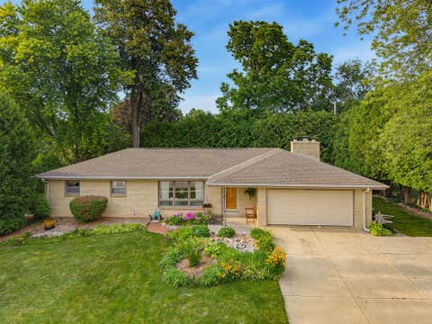 Photo of 1606 N Pine St, Grafton, WI 53024 (MLS # 1976718)