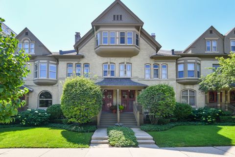 Photo of 1033 E Ogden Ave, Milwaukee, WI 53202 (MLS # 1931175) Photo of 1033 E Ogden Ave, Milwaukee, WI 53202 (MLS # 1931175)