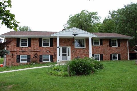 Photo of 2301 W Puetz Rd, Oak Creek, WI 53154 (MLS # 1922845)