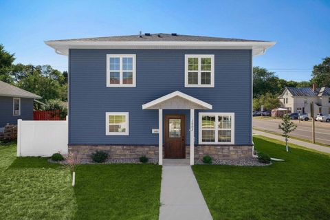 Photo of 1002 7th St S, La Crosse, WI 54601 (MLS # 1968540)