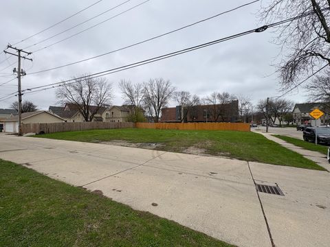 Photo of 118 W Garfield Ave, Milwaukee, WI 53212 (MLS # 1916344)