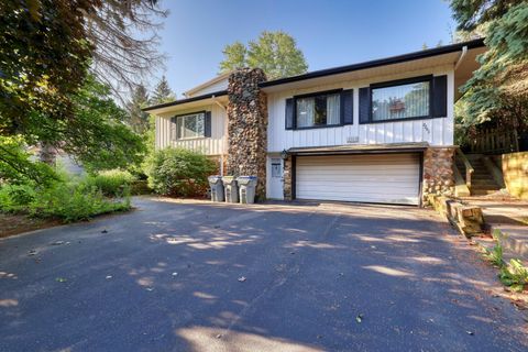 Photo of 2203 W Goldcrest Ave, Milwaukee, WI 53221 (MLS # 1970448)
