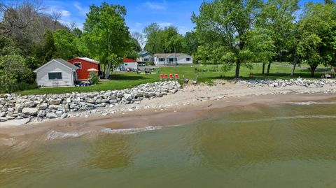 Photo of 7907 Irish Rd, Two Creeks, WI 54241 (MLS # 1971696)