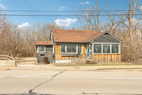 Photo of 4510 W Loomis Rd, Greenfield, WI 53220 (MLS # 1956119)