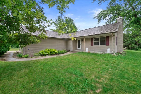 Photo of 610 Green Bay Dr, Mayville, WI 53050 (MLS # 1971016)