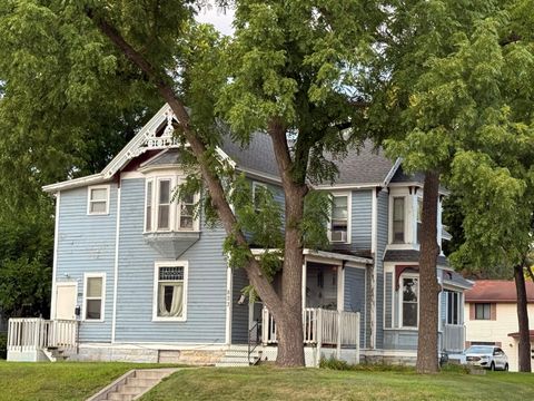 Photo of 823 West Ave S, La Crosse, WI 54601 (MLS # 1954071)