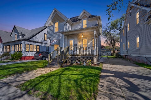 Photo of 2010 16th St, Racine, WI 53403 (MLS # 1966594)