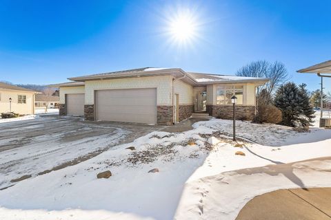 Photo of 1264 Bentgrass Ct, Onalaska, WI 54650 (MLS # 1948498)