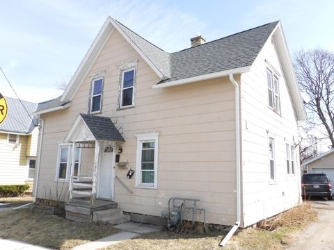 Photo of 909 S 21 st St, Manitowoc, WI 54220 (MLS # 1955653)