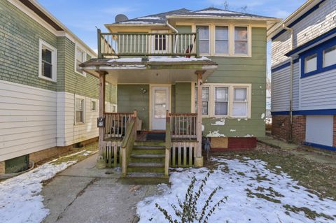 Photo of 215 E Chambers St, Milwaukee, WI 53212 (MLS # 1945916)