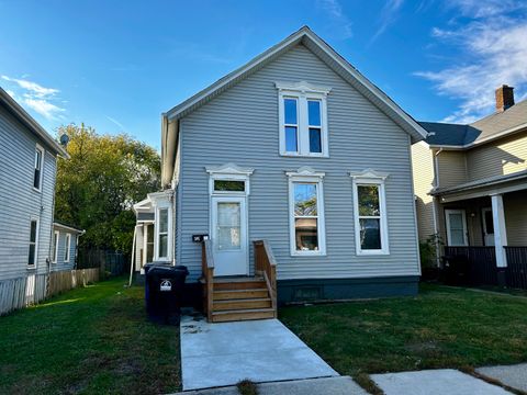 Photo of 916 Grand Ave, Racine, WI 53403 (MLS # 1941139) Photo of 916 Grand Ave, Racine, WI 53403 (MLS # 1941139)