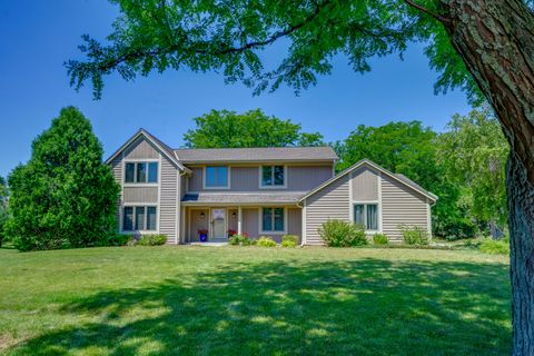 Photo of 20550 Dexter Ct, Brookfield, WI 53045 (MLS # 1927739)