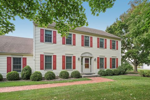 Photo of 11415 N Lake Shore Dr, Mequon, WI 53092 (MLS # 1936837)