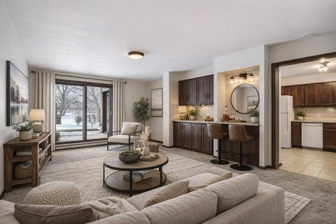 5200 S Tuckaway Blvd, Greenfield, WI 53221 - #: 1948692