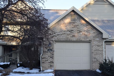 Photo of N21W24202 Cumberland Dr, Pewaukee, WI 53072 (MLS # 1950449)
