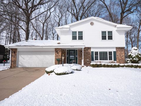 Photo of 5872 Riverside Dr, Greendale, WI 53129 (MLS # 1954384)