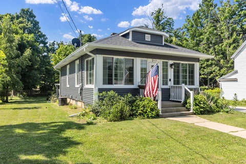 Photo of 419 W Geneva St, Williams Bay, WI 53191 (MLS # 1971240)