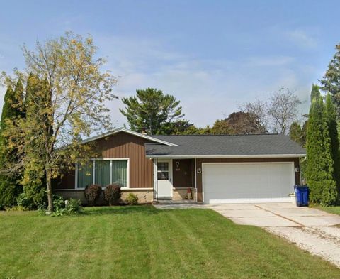 Photo of 4302 E Parke Ridge Ln, Sheboygan, WI 53083 (MLS # 1967936)