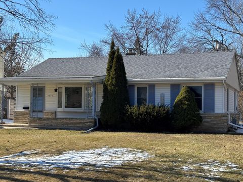 Photo of 7171 N Seneca Ave, Glendale, WI 53217 (MLS # 1953563)