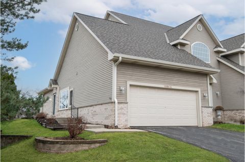 Photo of 1084 Quinlan Dr, Pewaukee, WI 53072 (MLS # 1953595)