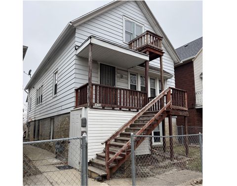 Photo of 2439 S 8th St, Milwaukee, WI 53215 (MLS # 1953738)