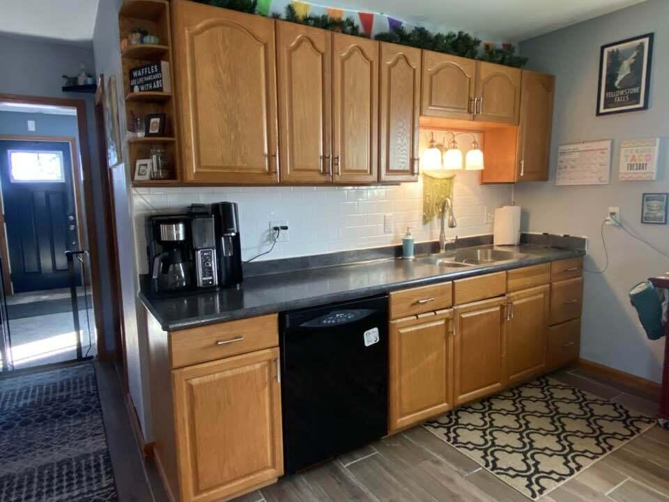 West Allis, Wisconsin 53214, United States, 3 Bedrooms Bedrooms, ,2 BathroomsBathrooms,Residential,Pending,14571