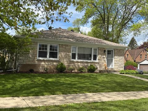Photo of 5723 N Dexter Ave, Glendale, WI 53209 (MLS # 1919184)