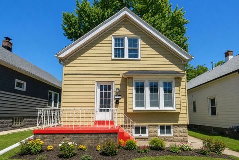 Photo of 306 W Harrison Ave, Milwaukee, WI 53207 (MLS # 1972289)