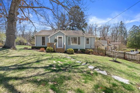 Photo of 523 Valley Rd, Twin Lakes, WI 53181 (MLS # 1957340)