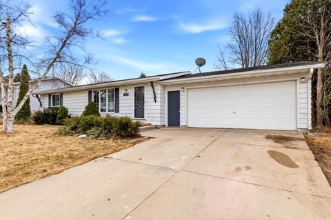 Photo of 1221 Summit St, Manitowoc, WI 54220 (MLS # 1955746)
