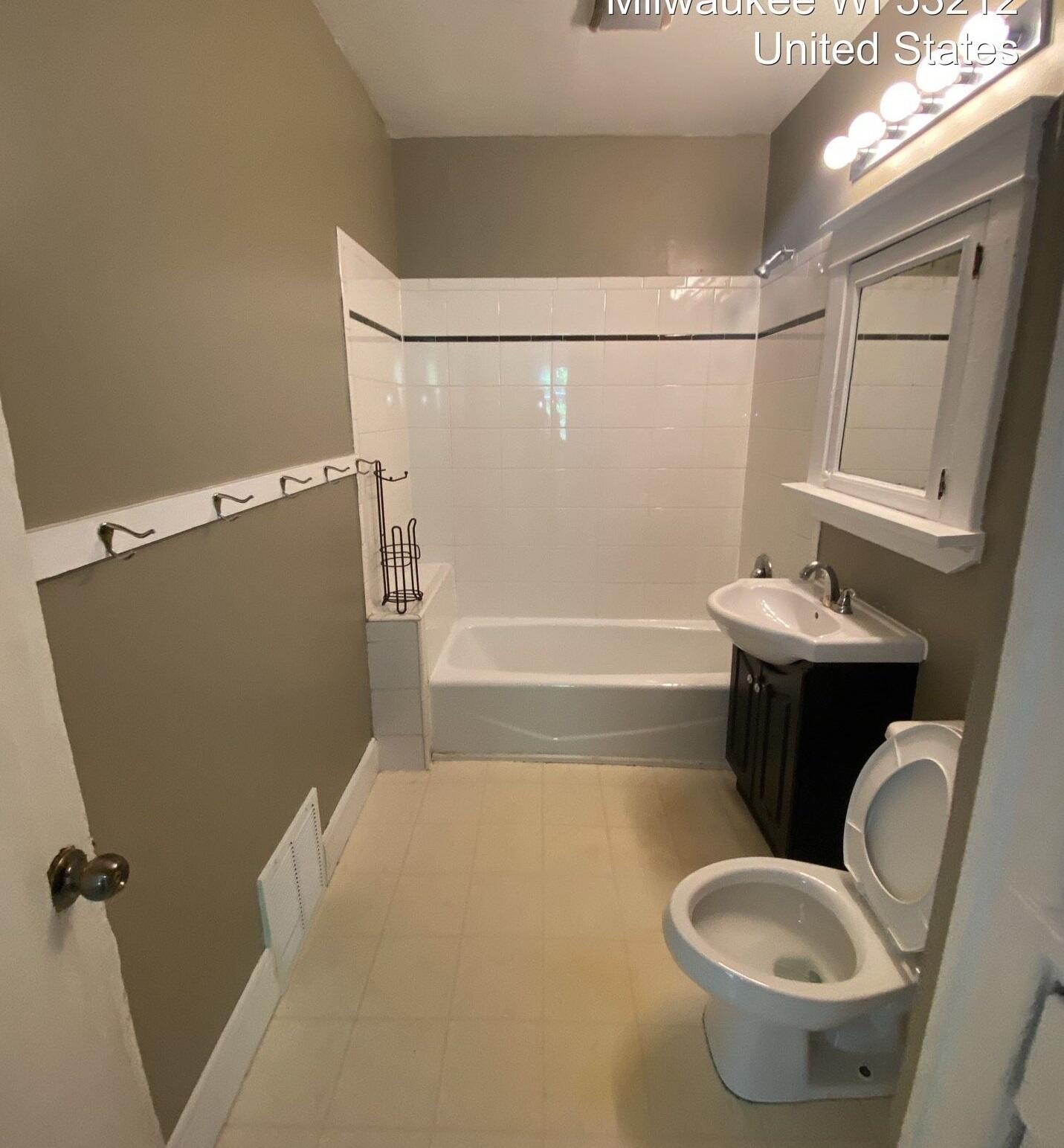 Milwaukee, Wisconsin 53212, United States, 4 Bedrooms Bedrooms, ,1 BathroomBathrooms,Residential,Active,187838