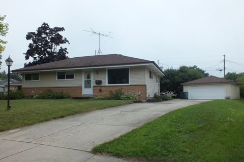 Photo of W151N8369 Thomas Dr, Menomonee Falls, WI 53051 (MLS # 1928466)