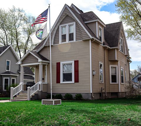 Photo of 2126 Market St, La Crosse, WI 54601 (MLS # 1958888)