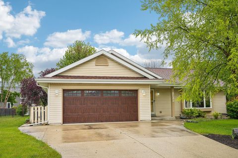 Photo of 8542 S Cortland Dr, Oak Creek, WI 53154 (MLS # 1920246)