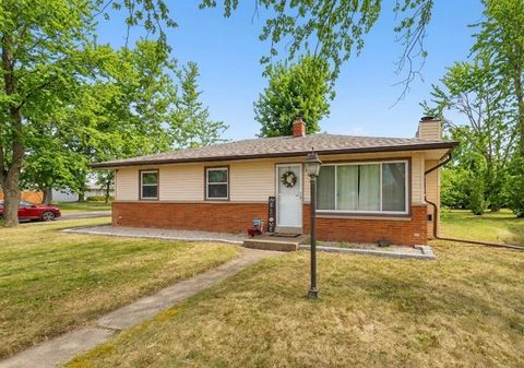 Photo of 7934 N Edgeworth Dr, Milwaukee, WI 53223 (MLS # 1969691)