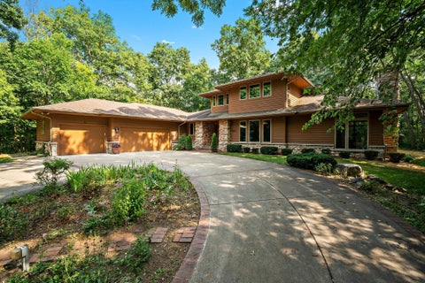 Photo of 2850 S Amor Dr, New Berlin, WI 53146 (MLS # 1977474)
