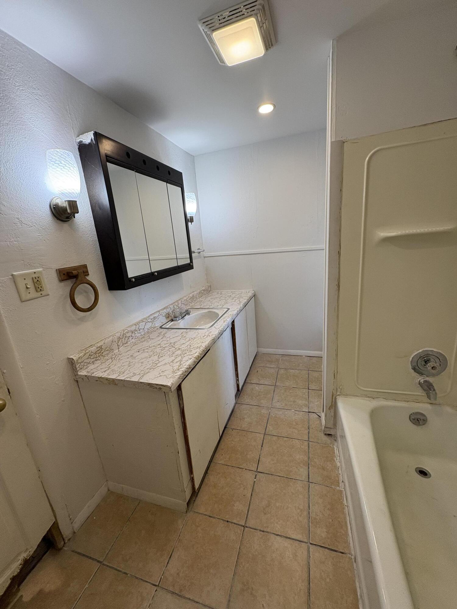 Kenosha, Wisconsin 53140, United States, 4 Bedrooms Bedrooms, ,2 BathroomsBathrooms,Residential,Active,166733