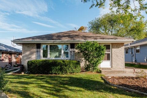 Photo of 624 Clark Ave, South Milwaukee, WI 53172 (MLS # 1938310)