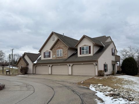 Photo of 2331 W Vista Bella Dr, Oak Creek, WI 53154 (MLS # 1904270)