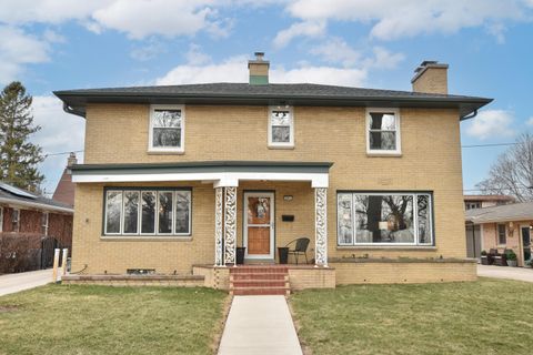 Photo of 341 N Story Pkwy, Milwaukee, WI 53208 (MLS # 1954809)
