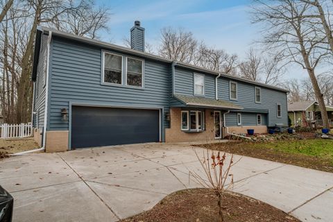 Photo of 727 E Madison St, Oconomowoc, WI 53066 (MLS # 1955621)