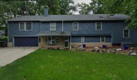 Photo of 727 E Madison St, Oconomowoc, WI 53066 (MLS # 1955621)