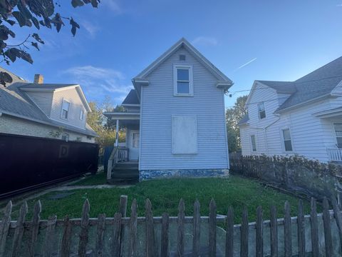 Photo of 2415 Prospect St, Racine, WI 53404 (MLS # 1941032) Photo of 2415 Prospect St, Racine, WI 53404 (MLS # 1941032)